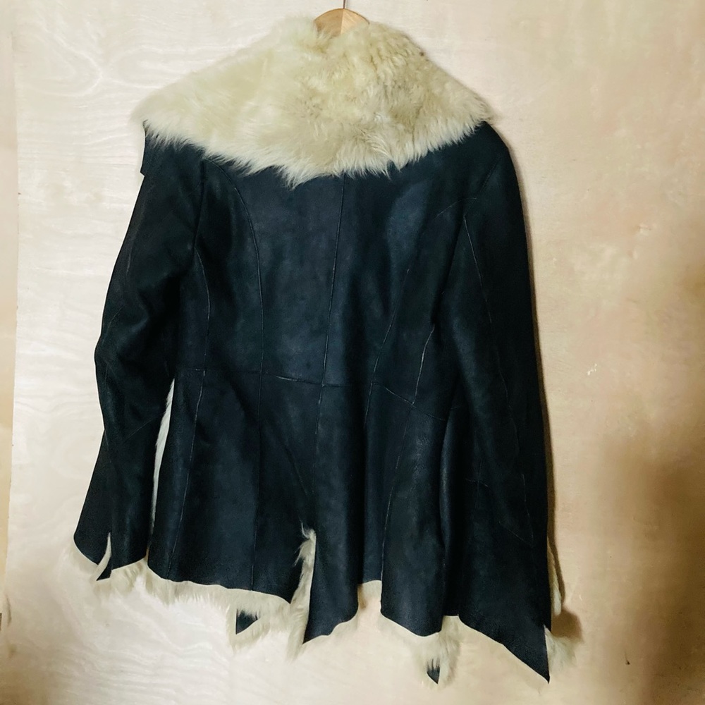 Beautiful super warm and fluffy German Shearling. - Picture 3 of 4